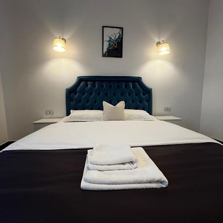 Hotel Cochet Boutique Târgu Jiu Esterno foto