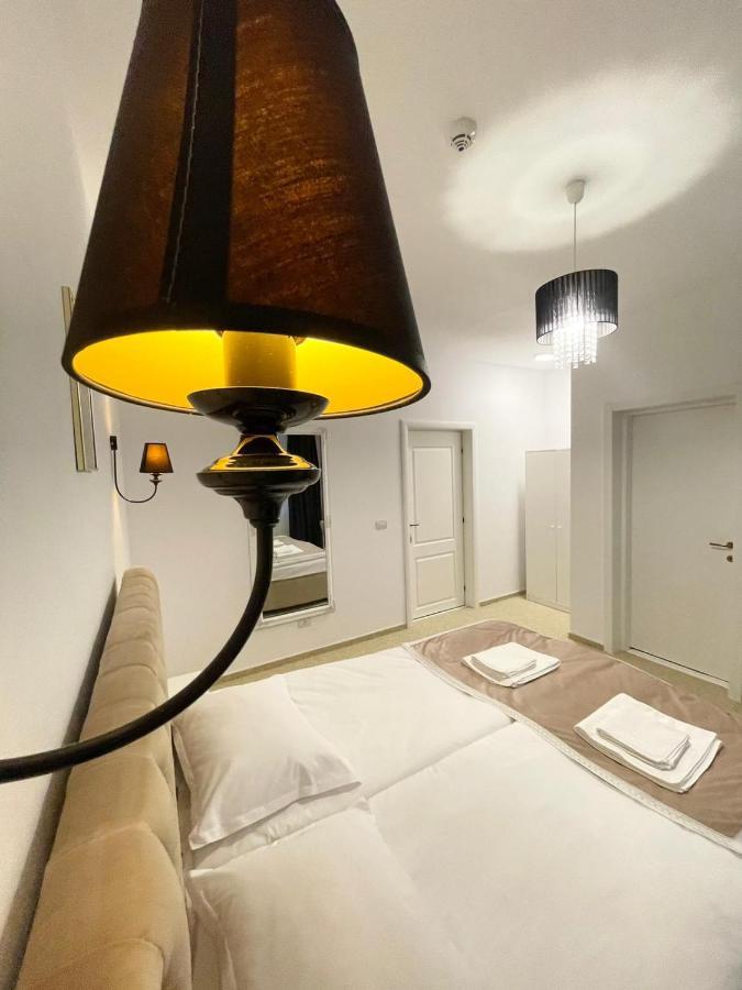 Hotel Cochet Boutique Târgu Jiu Esterno foto