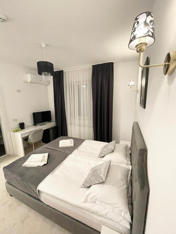 Hotel Cochet Boutique Târgu Jiu Esterno foto