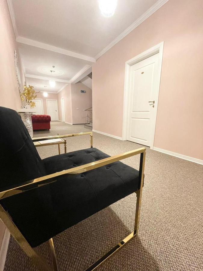 Hotel Cochet Boutique Târgu Jiu Esterno foto