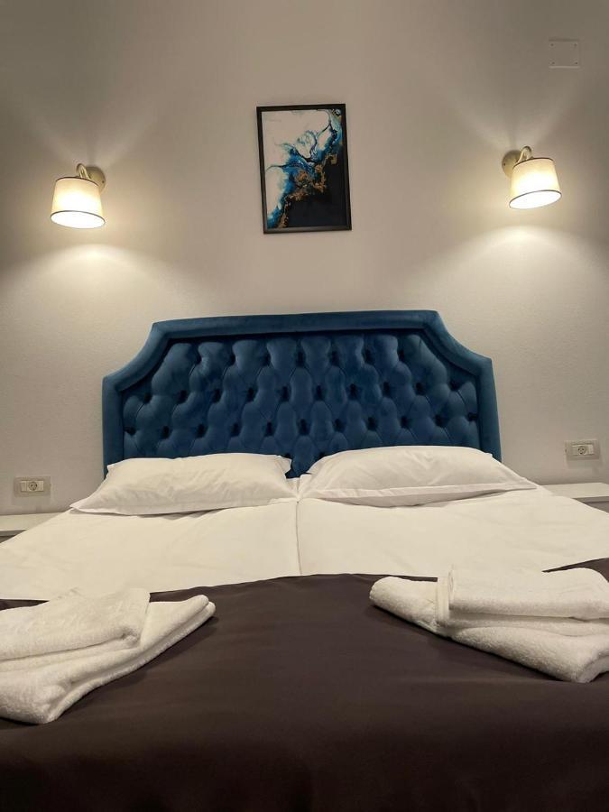 Hotel Cochet Boutique Târgu Jiu Esterno foto