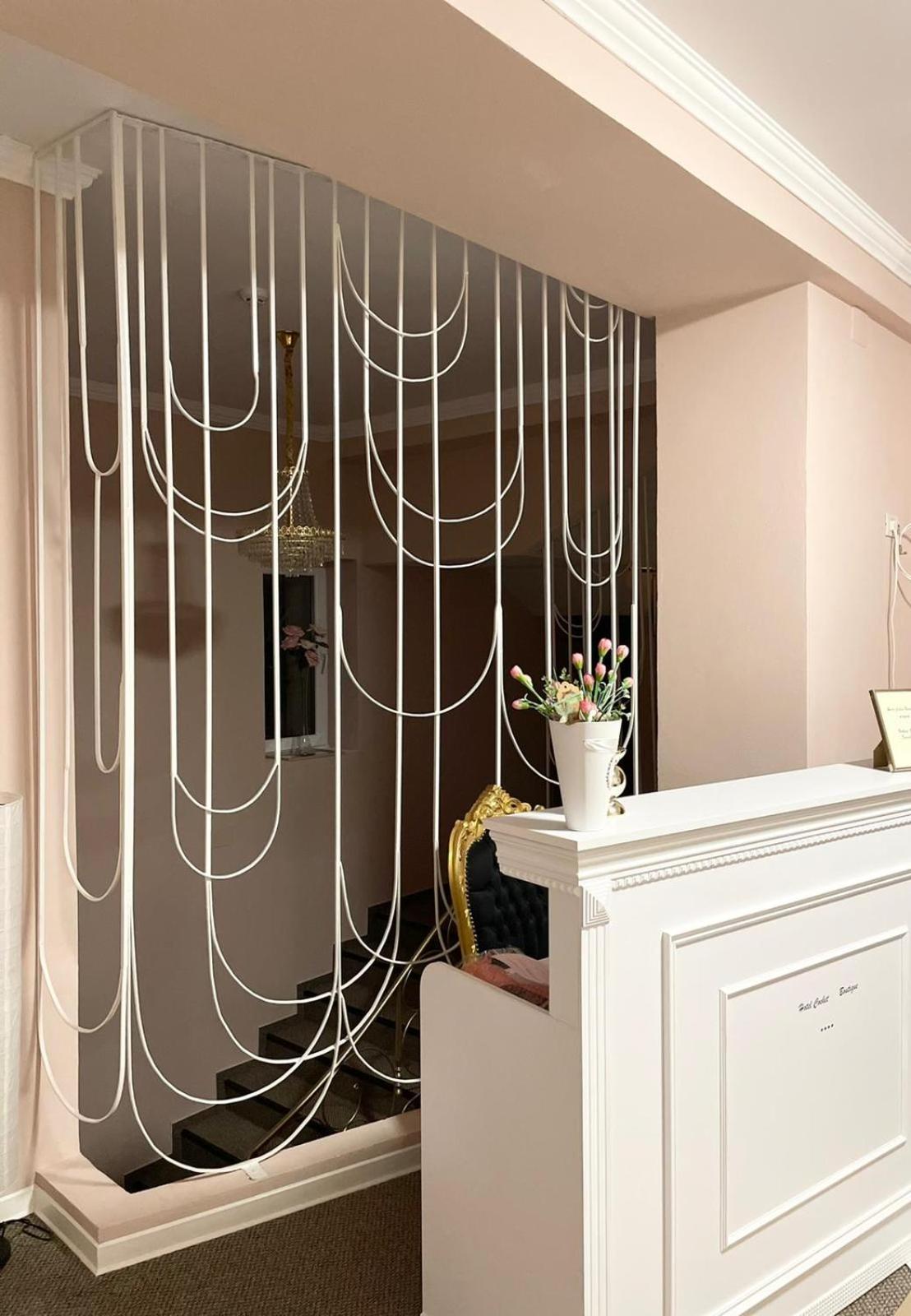 Hotel Cochet Boutique Târgu Jiu Esterno foto