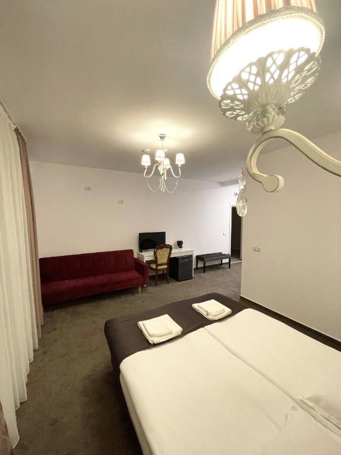 Hotel Cochet Boutique Târgu Jiu Esterno foto