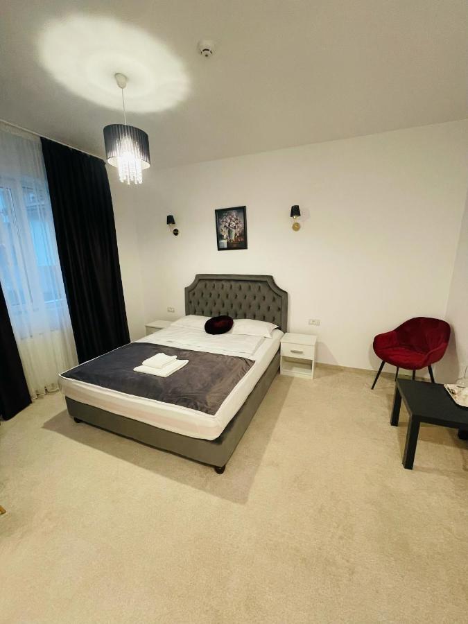 Hotel Cochet Boutique Târgu Jiu Esterno foto