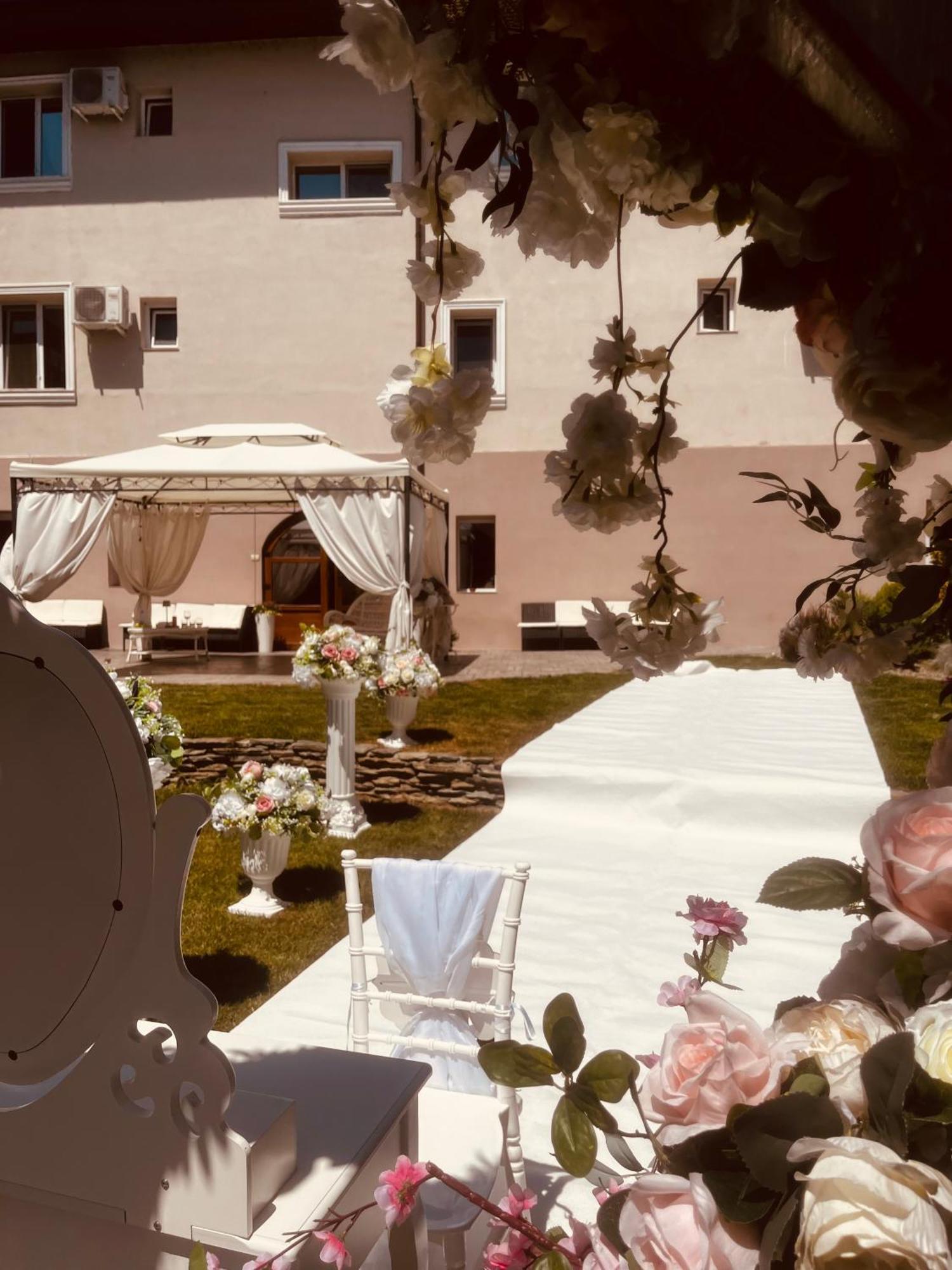Hotel Cochet Boutique Târgu Jiu Esterno foto