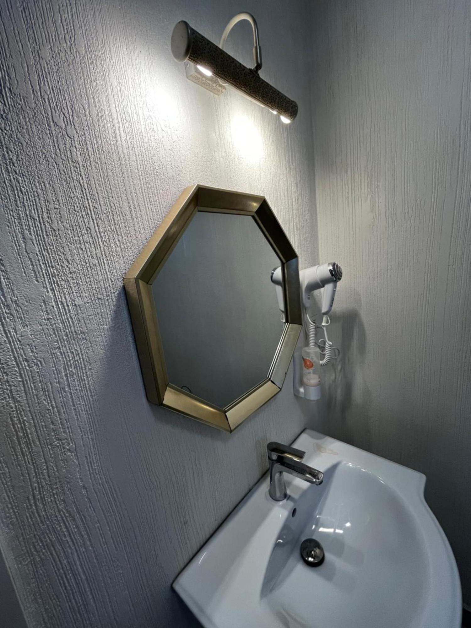 Hotel Cochet Boutique Târgu Jiu Esterno foto