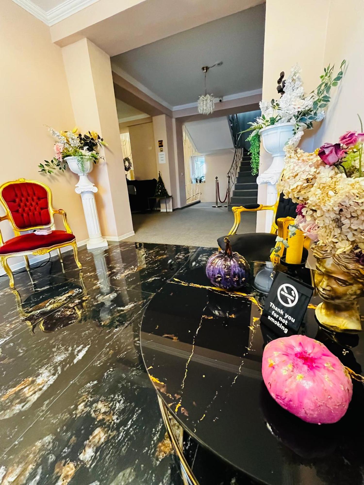 Hotel Cochet Boutique Târgu Jiu Esterno foto
