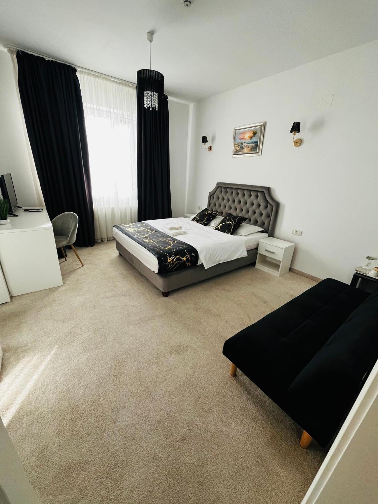 Hotel Cochet Boutique Târgu Jiu Esterno foto